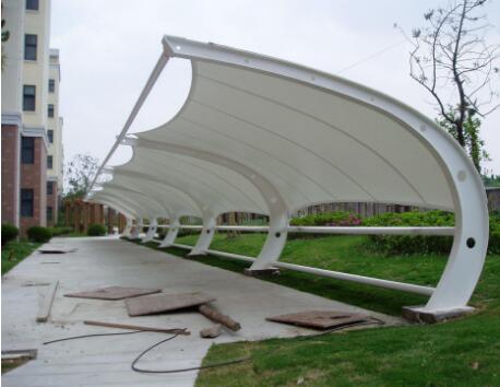 膜結(jié)構(gòu)料制作汽車(chē)停車(chē)棚